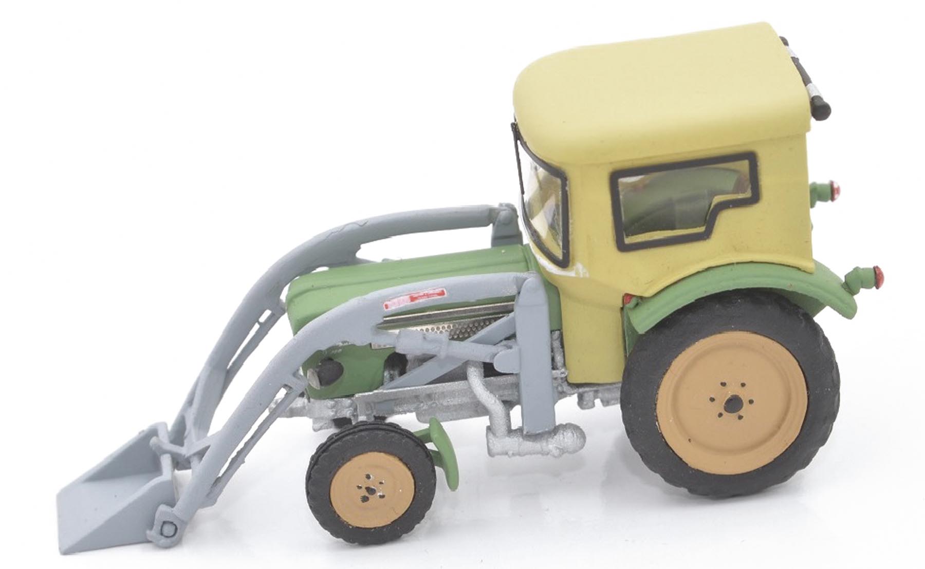 Schlüter S 350 grün mit Frontlader Modell von NPE Modellbau 1:87