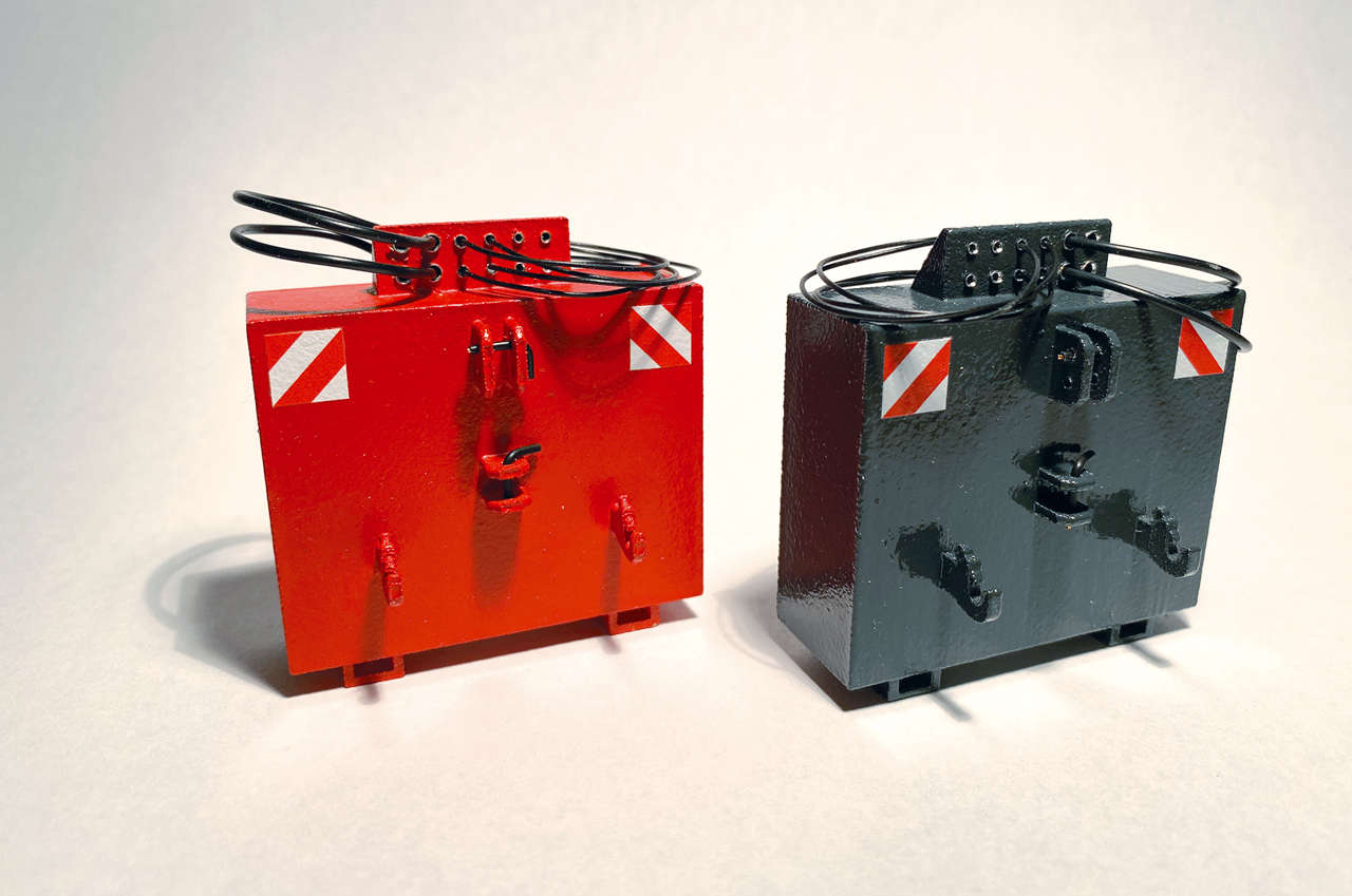 Heckgewicht mit Unterlenker und Hydraulikanschlüssen rot Modell von TrecKerle 1:32