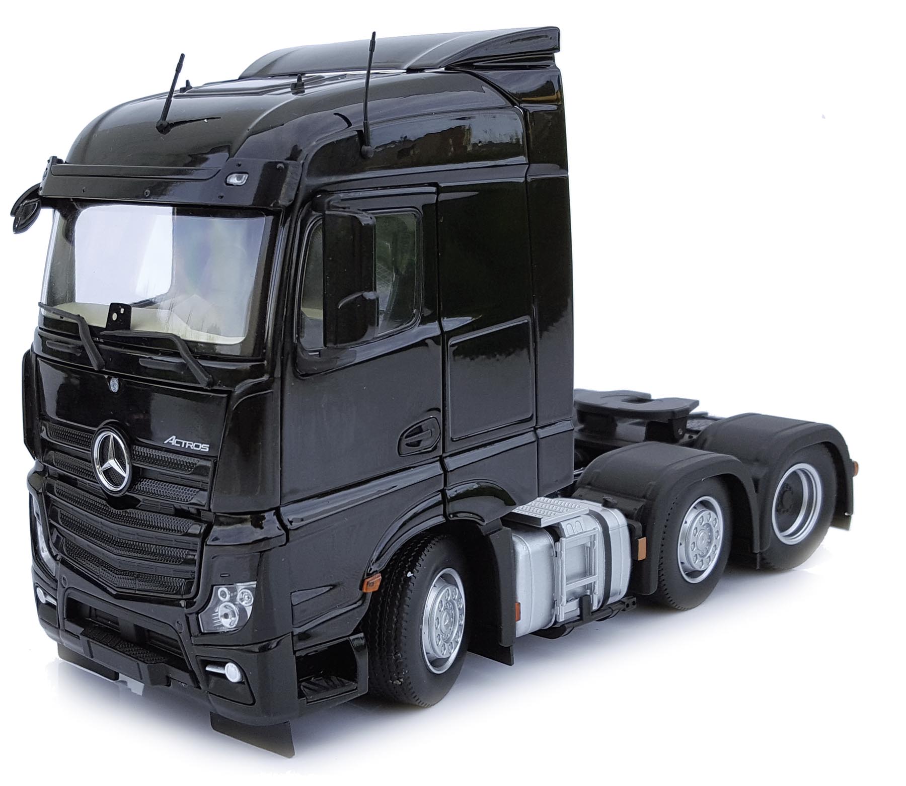 Mercedes-Benz Actros StreamSpace 6 x 2 schwarz Modell von MarGe Models 1:32