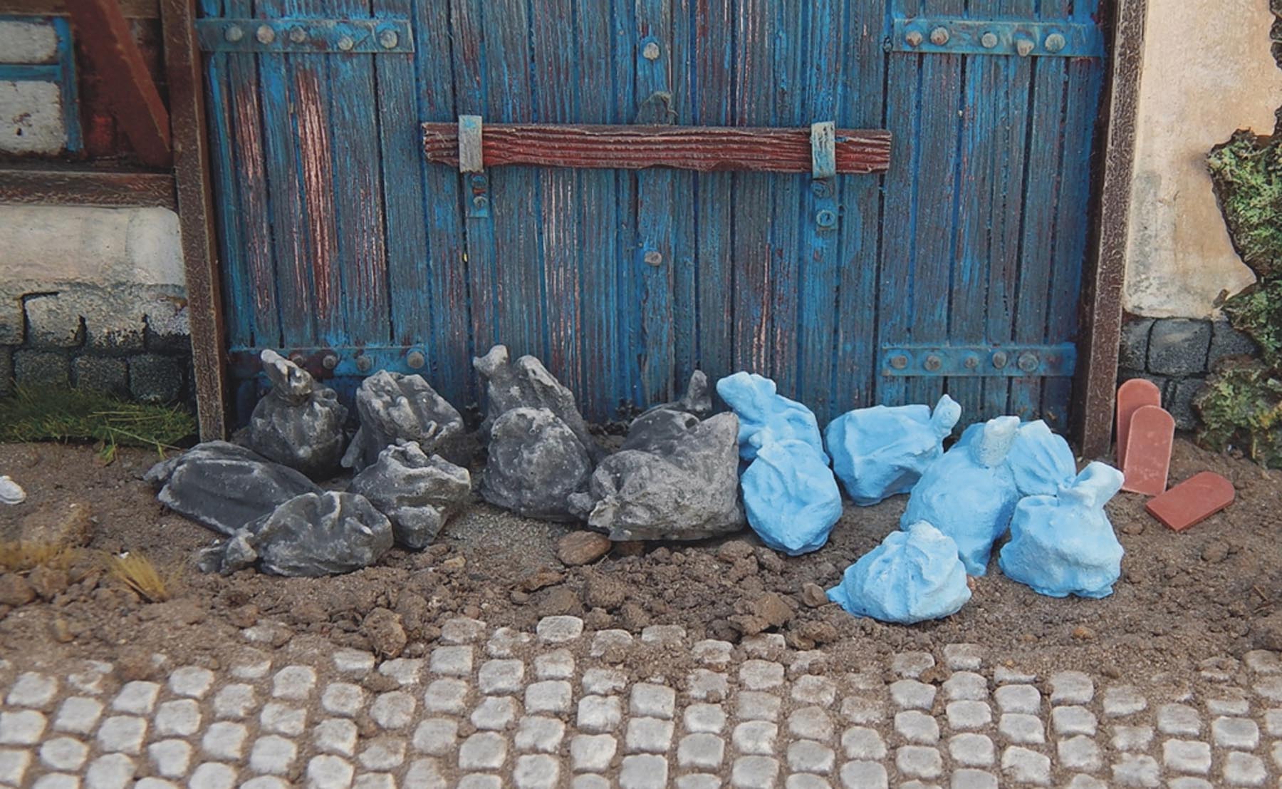 Müllsäcke blau und schwarz je 10 Stück lose Modell von Juweela 1:35
