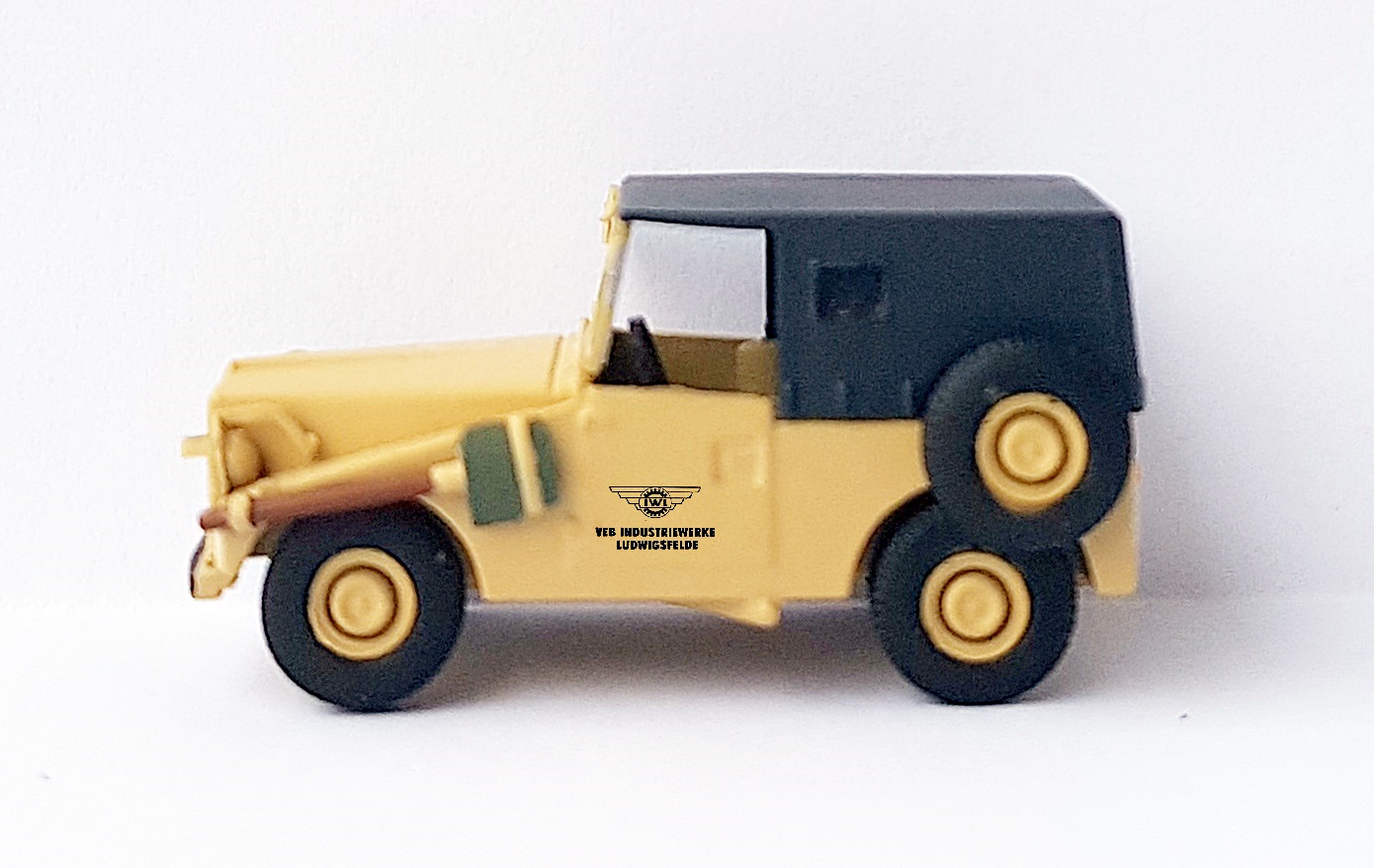 IFA P3 Kübelwagen VEB Industriewerke Ludwigsfelde Modell von NPE Modellbau 1:87