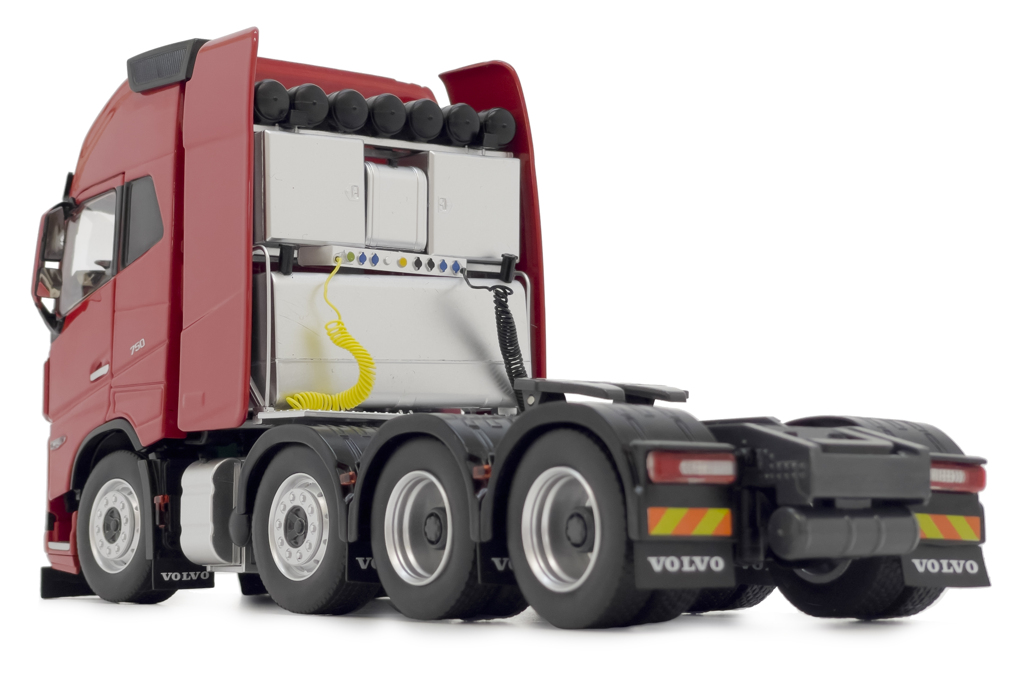 Volvo FH5 8x4 rot Modell von MarGe Models 1:32