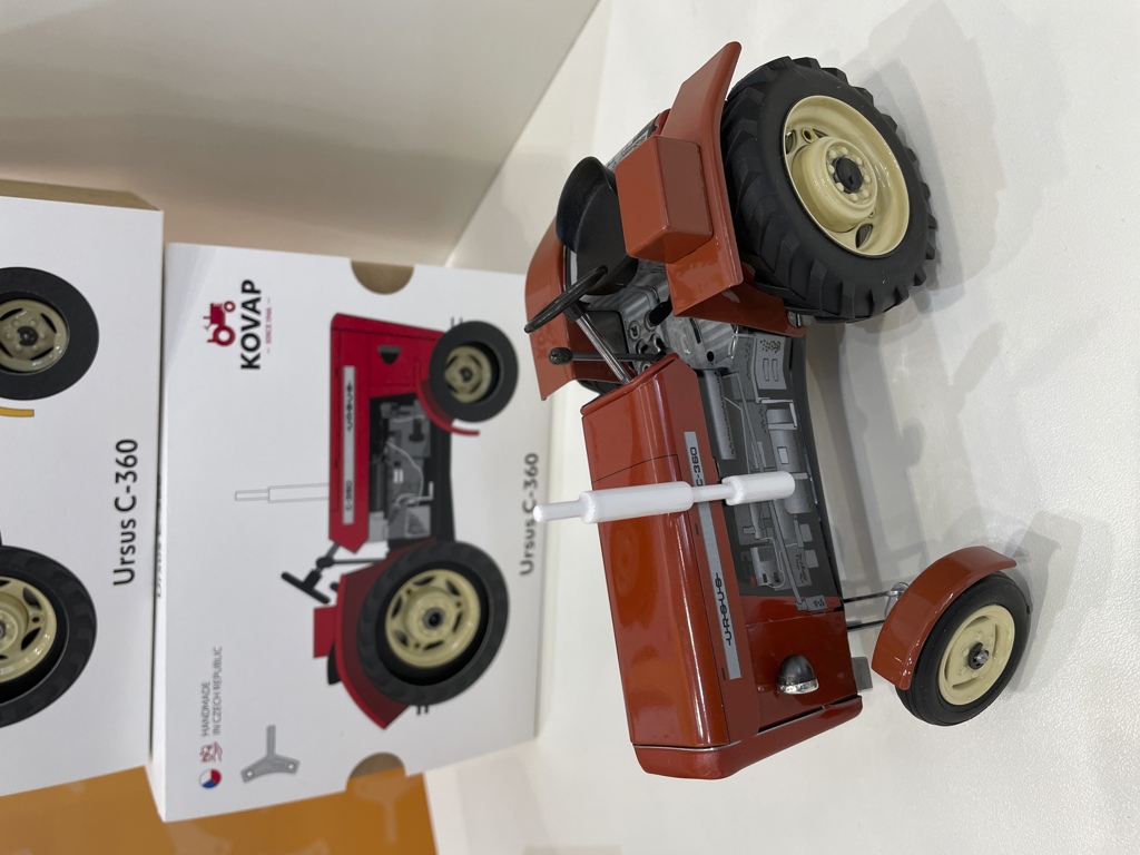 Ursus C-360 Rot Modell von Kovap 1:25