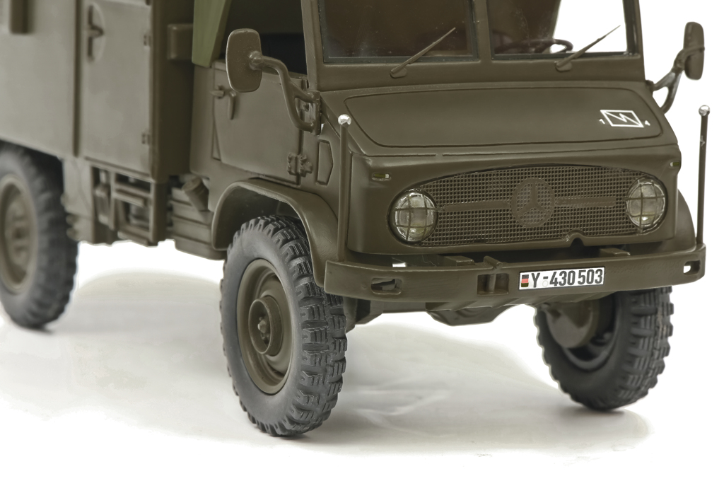Unimog 404 S Koffer Bundeswehr Modell von Schuco 1:35