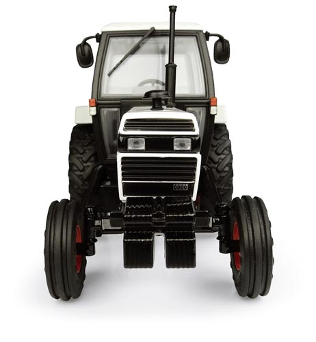 Case 1494 2WD Modell von Universal Hobbies 1:32