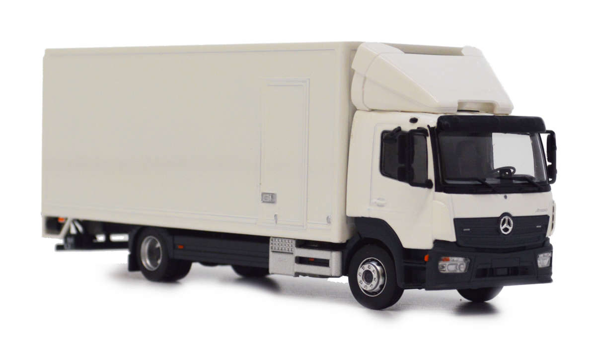 MB Atego Truck weiß Modell von MarGe Models 1:50