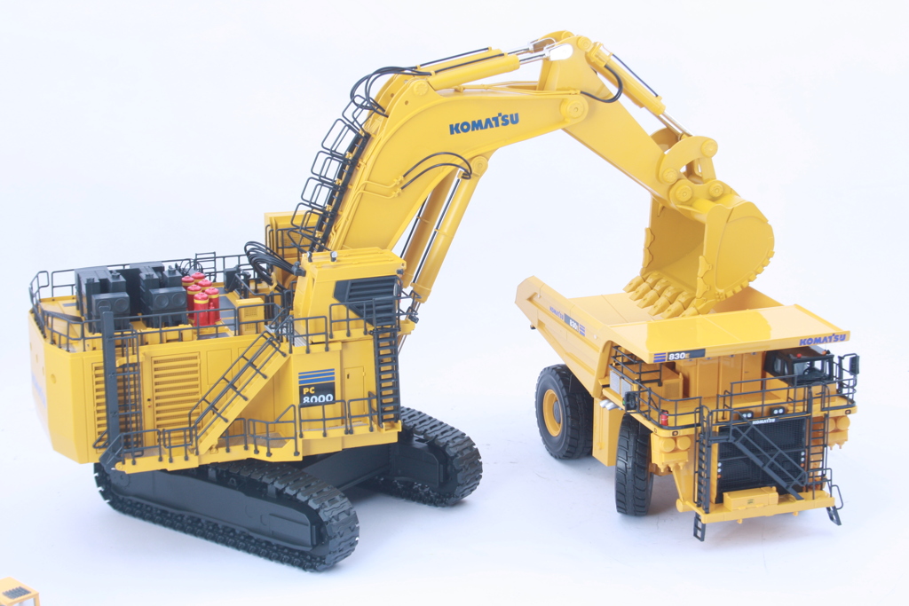 Komatsu Bagger PC8000-6 Diesel Tieflöffel Modell von Bymo 1:50