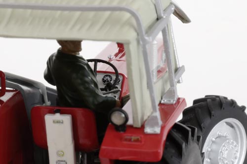 Massey Ferguson MF 178 mit Verdeck und Fahrer Modell von MO-Miniatur 1:32