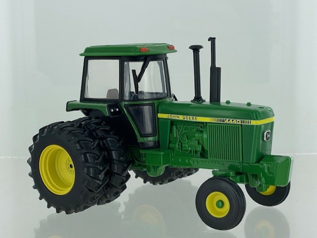 John Deere 4440 2WD mit Zwillingsbereifung Limited Edition-1