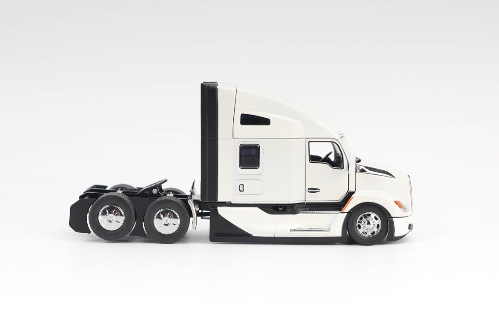 Kenworth T680 Next Gen 76 Tandem-Zugmaschine mit Hochdach und Schlafkabine weiß Modell von DieCast Masters 1:50