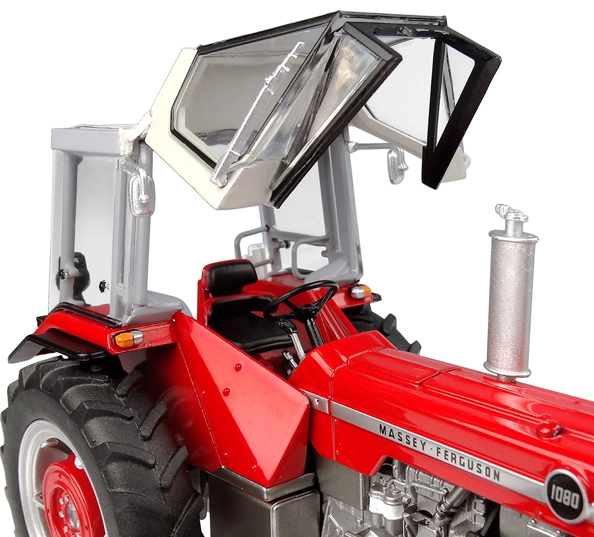Massey Ferguson 1080 mit Peko Kabine Modell von Universal Hobbies 1:32