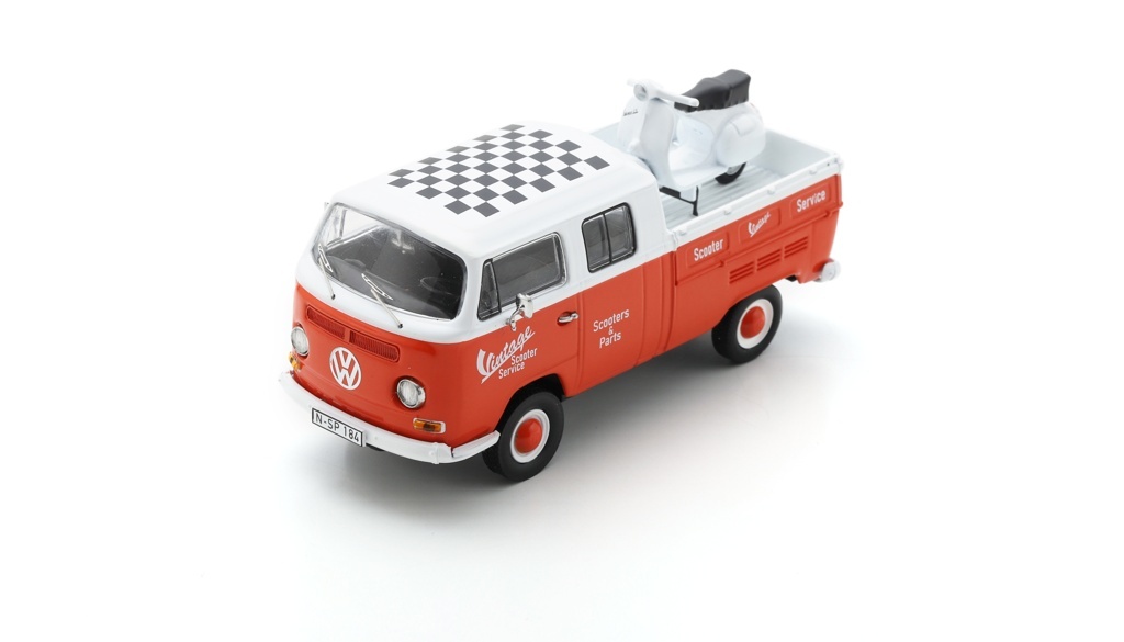 VW T2 DoKa Vintage Scooter Parts mit Vespa GS-1