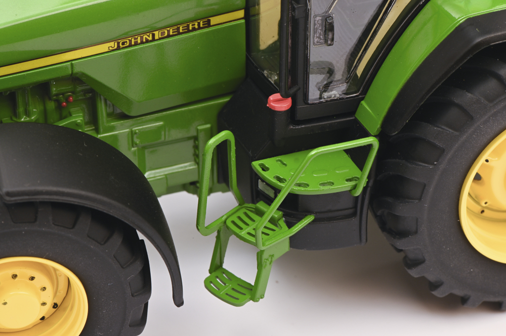 John Deere 8400 Modell von Schuco 1:32