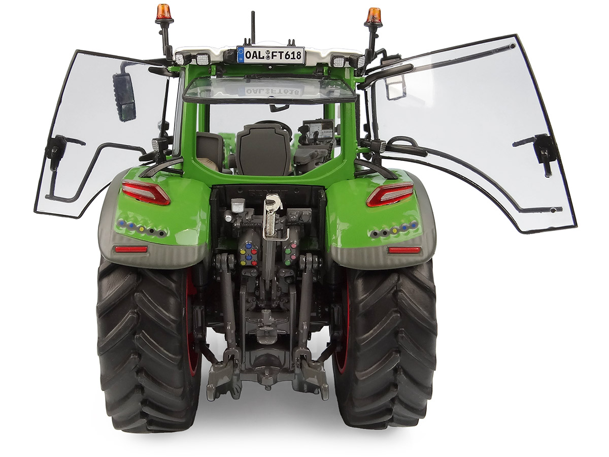 Fendt 618 Vario mit Frontlader Modell von Universal Hobbies 1:32