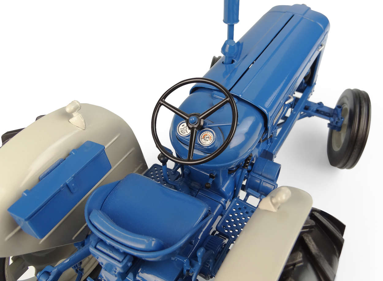 Fordson Super Major New Performance Modell von Universal Hobbies 1:16
