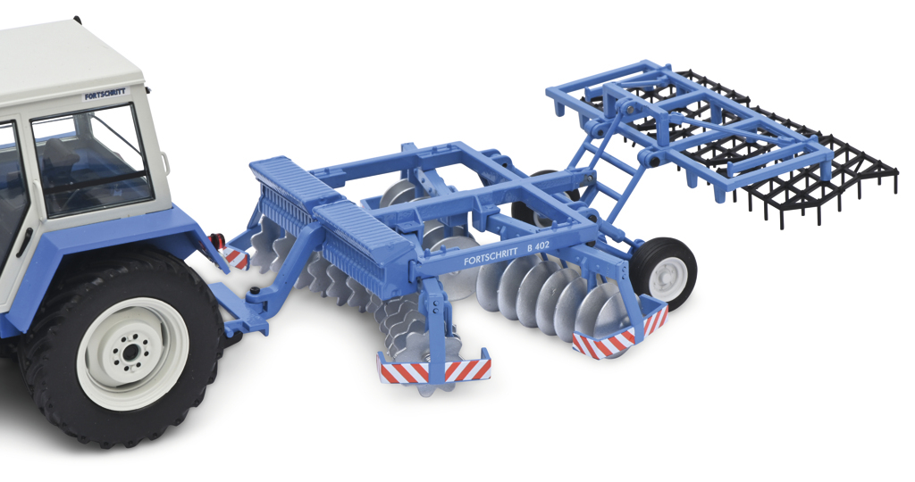 Pflug Fortschritt B200 und Egge Fortschritt B402 Modell von Schuco 1:32