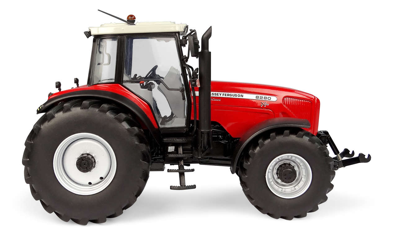 Massey Ferguson 8280 X-tra Modell von Universal Hobbies 1:32