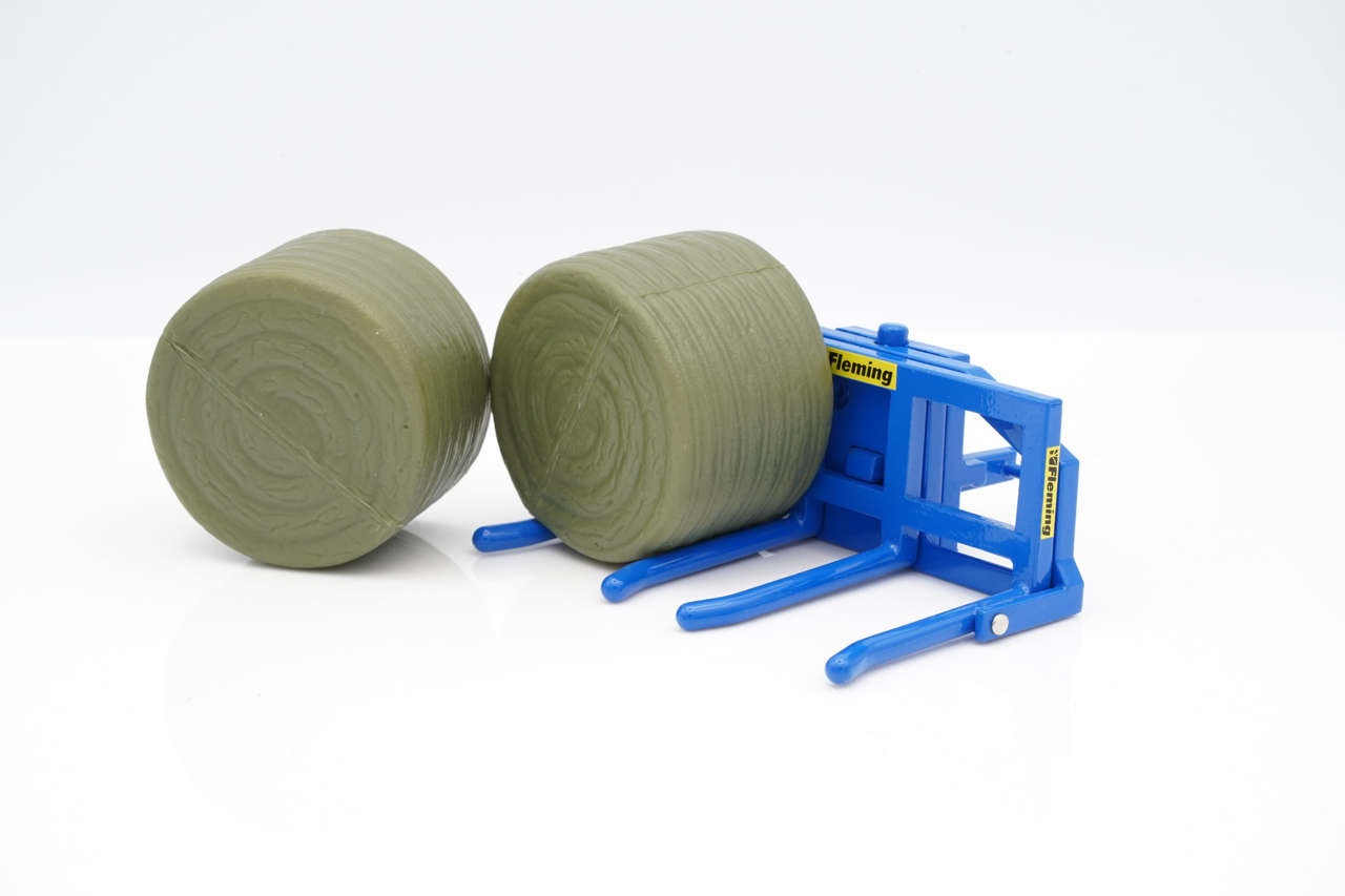 Fleming Doppelballengabel im Maßstab 1:32 von Britains. Die Doppelballengabel ist aus Die-Cast gefertigt, Anbauteile teilweise aus Kunststoff.-1