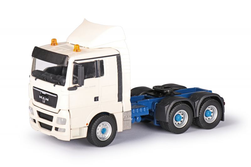 MAN TGX XL Sattelzugmaschine 3-achs Modell von Conrad 1:50