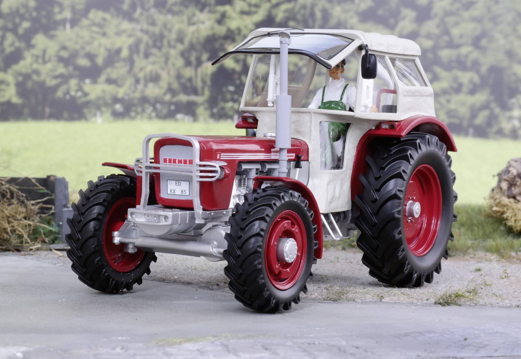 Eicher Wotan mit Fritzmeier Verdeck Sonderfarbe rot Modell von MO-Miniatur 1:32