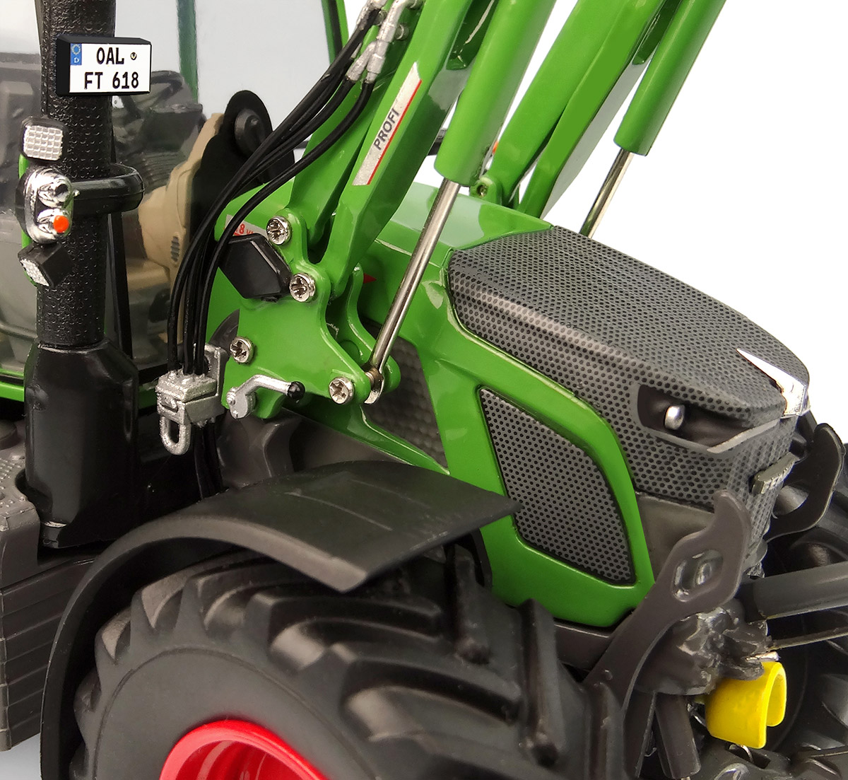 Fendt 618 Vario mit Frontlader Modell von Universal Hobbies 1:32