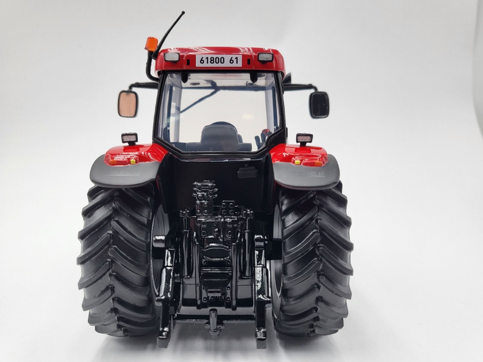 Case IH MX 135 Logo gebogen Lim. Edt. Modell von Universal Hobbies 1:32