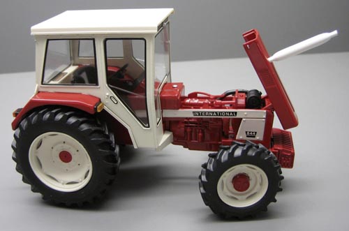 IHC 844 mit Kabine Modell von Replicagri 1:32