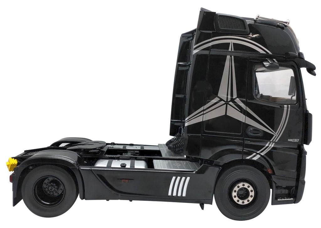 Mercedes Benz Actros mit Lohr Set mit Dekor schwarz Modell von NZG 1:18