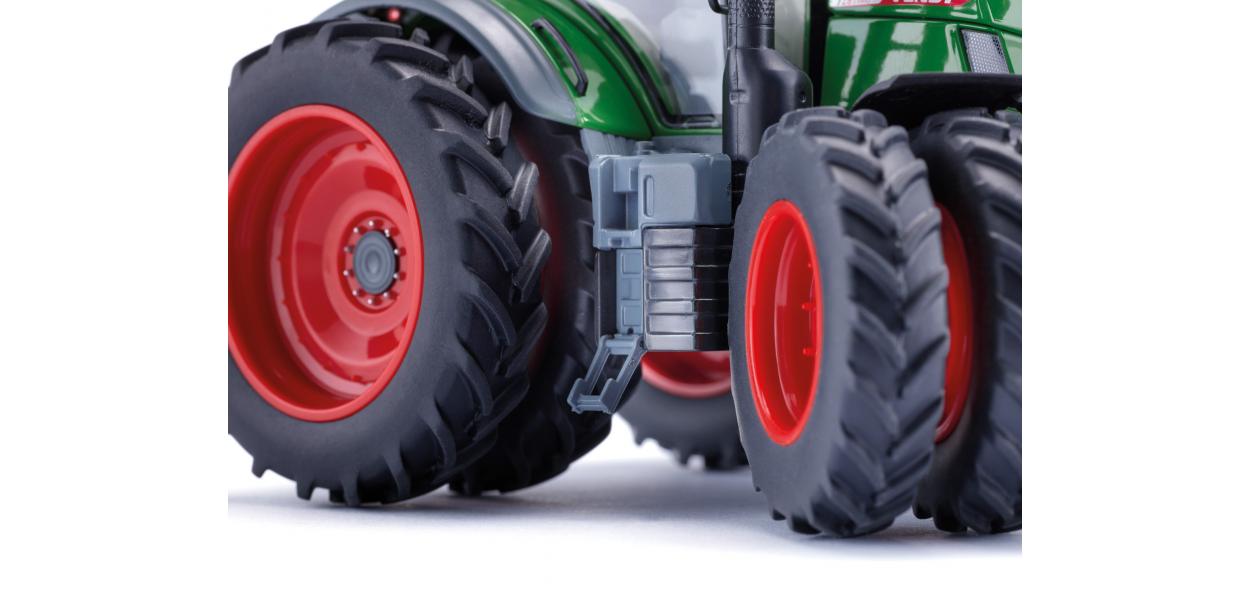 Fendt 726 Vario mit Crop Tires Modell von WIKING 1:32