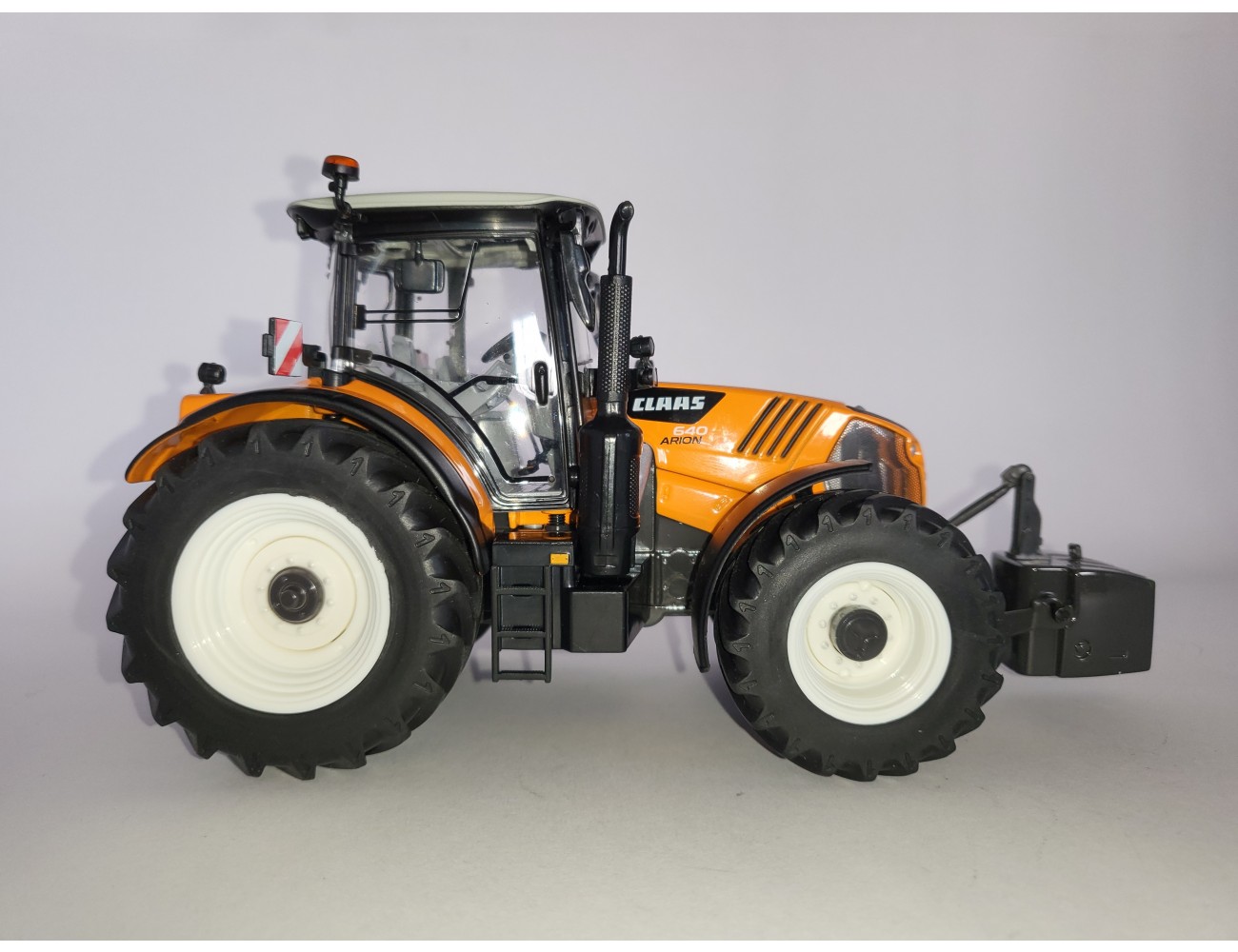 Claas Arion 640 Lim. Edt. orange Modell von WIKING 1:32
